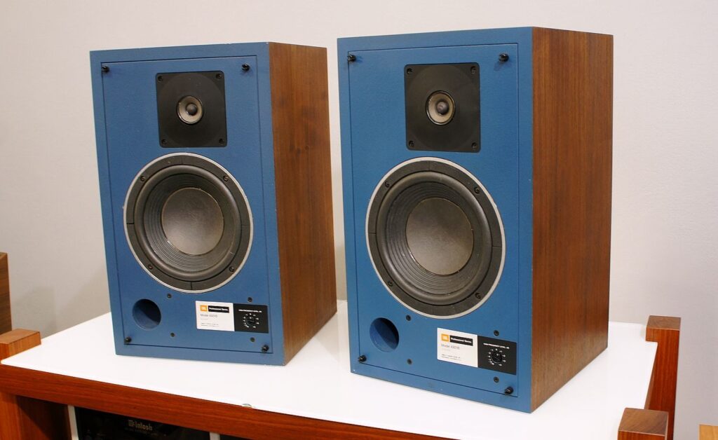 JBL 4301B