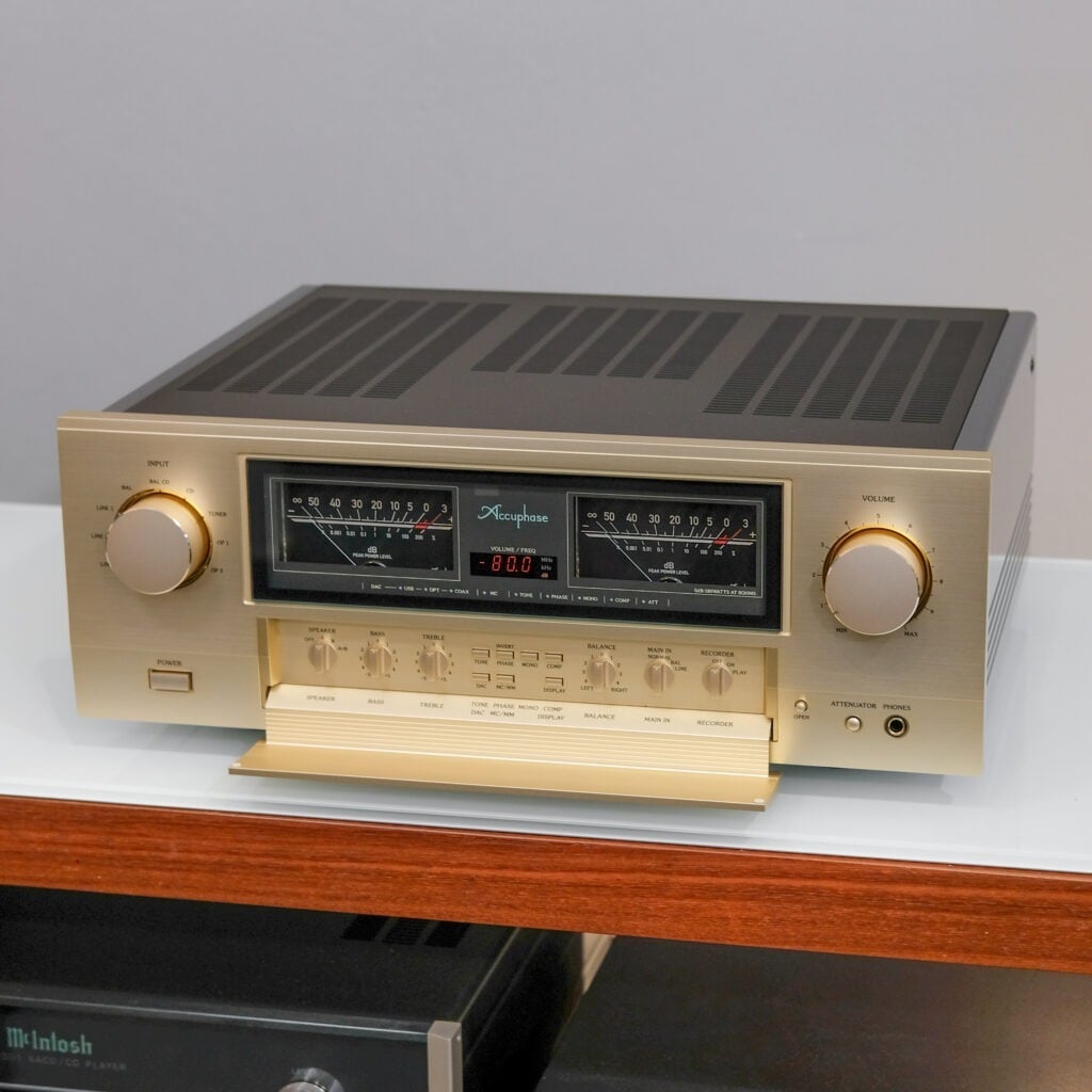 Accuphase E-4000