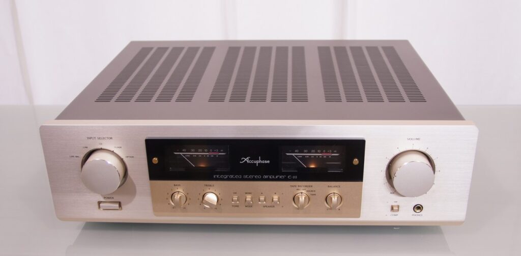 Accuphase "E211"