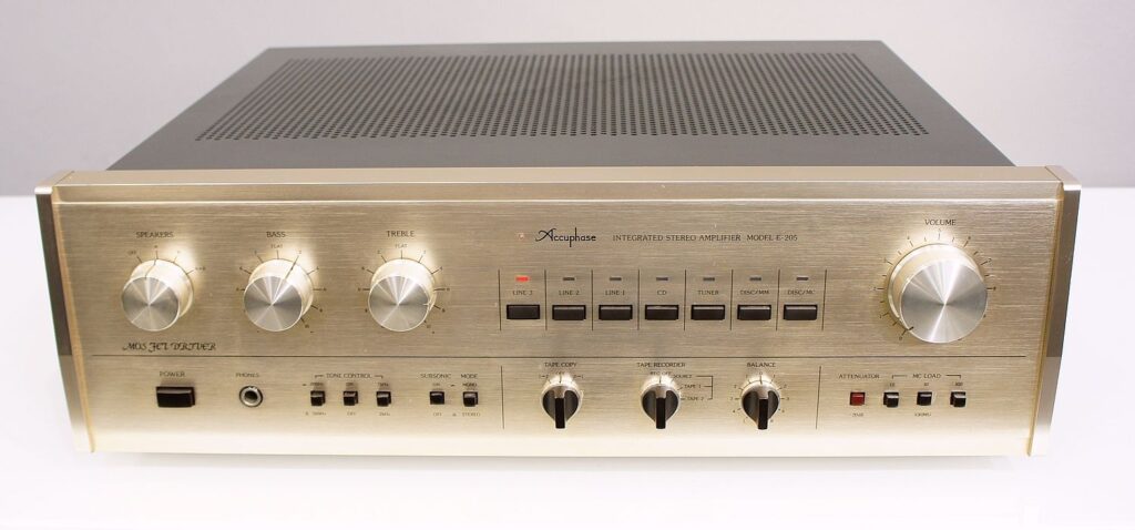 Accuphase E205
