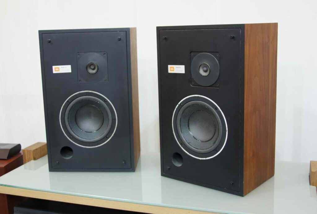 JBL  L19