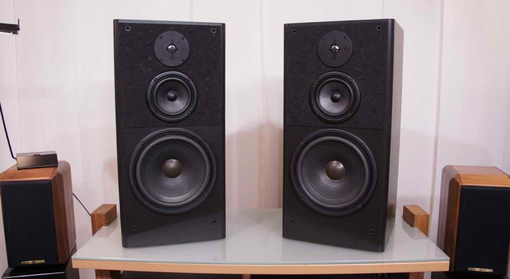 JBL LX600