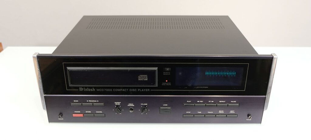 McIntosh MCD 7000