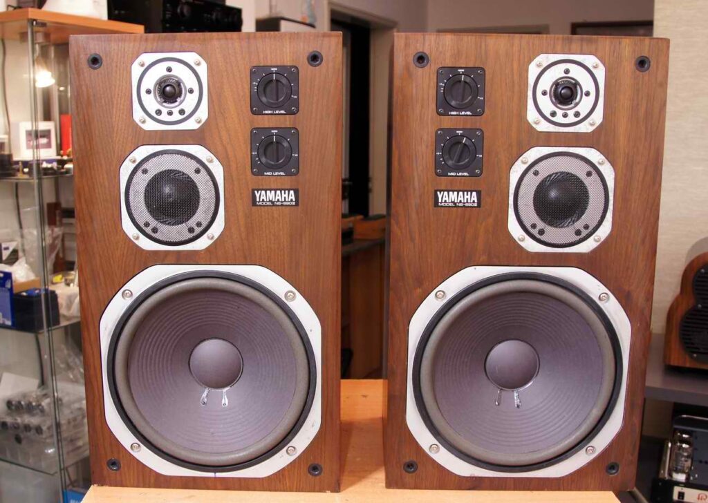 Yamaha NS 690 III