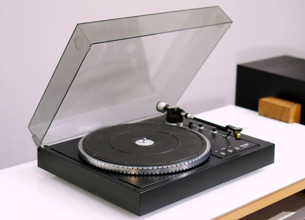 Thorens TD 104