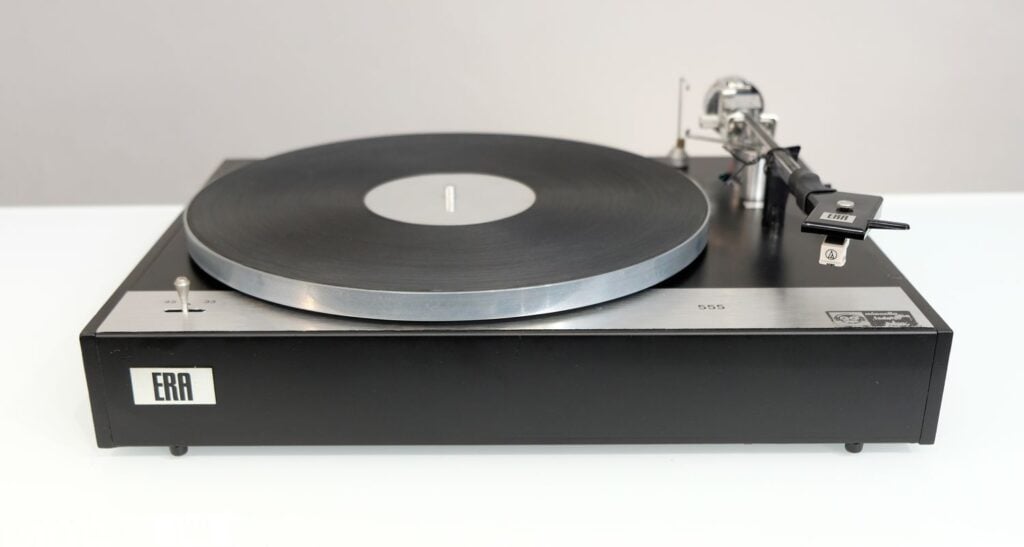 Era 555 Turntable