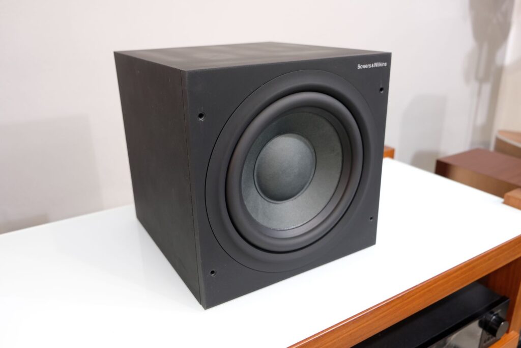 B&W ASW610