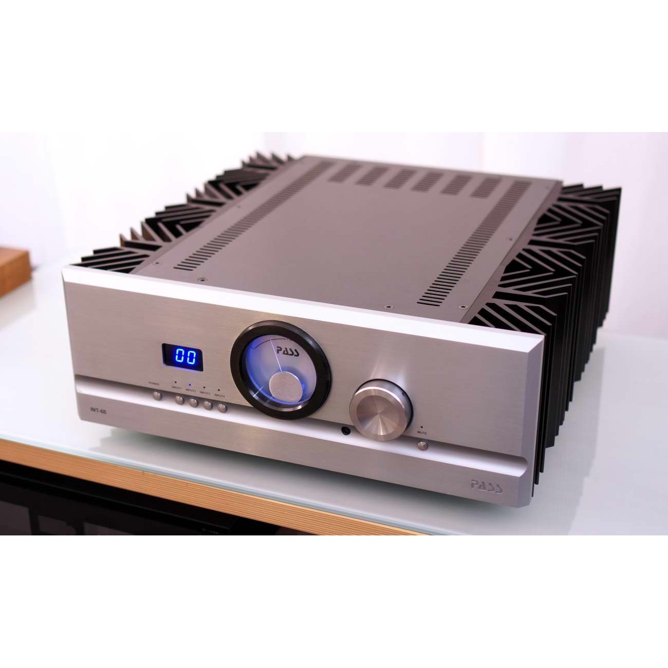 Pass Labs INT-60