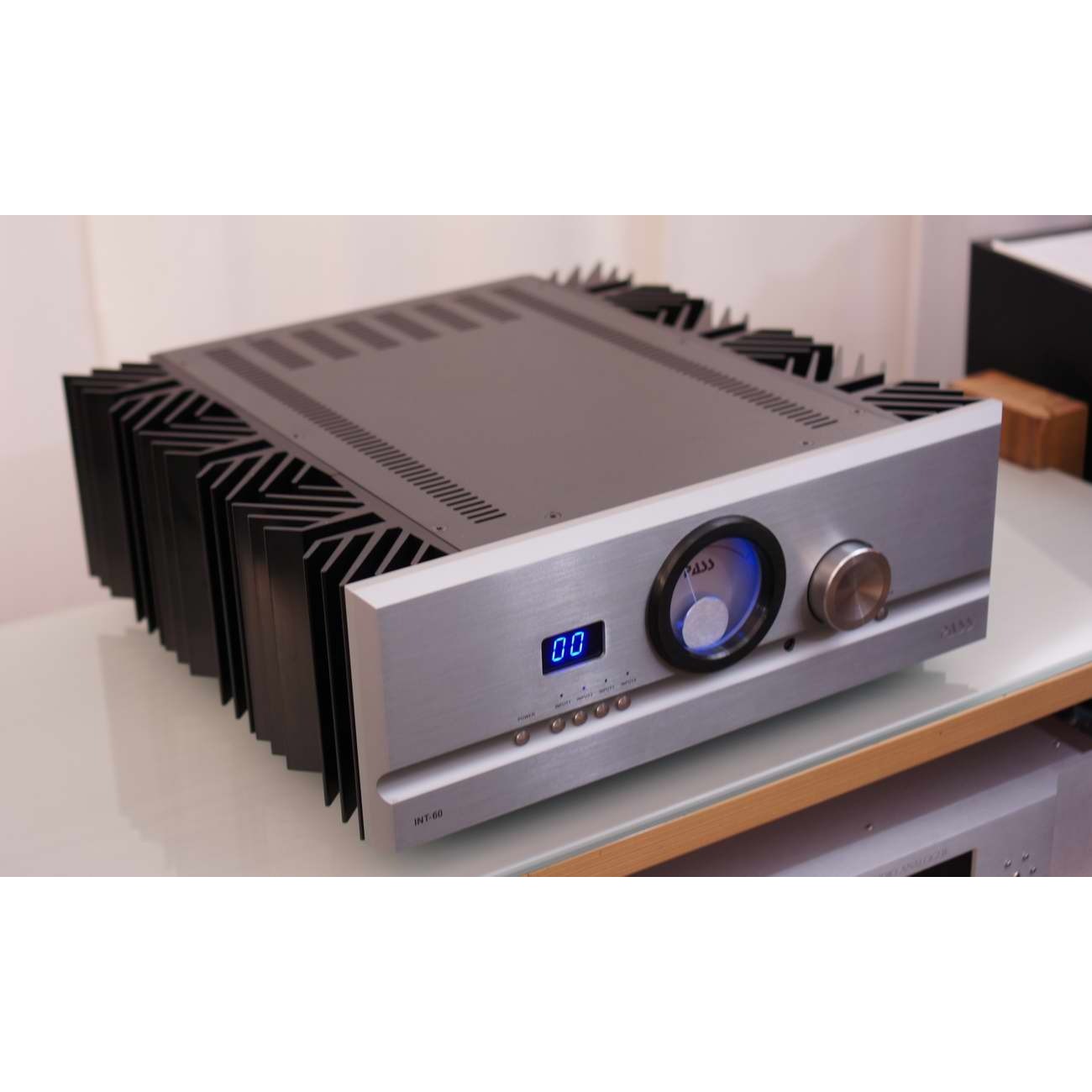Pass Labs INT-60