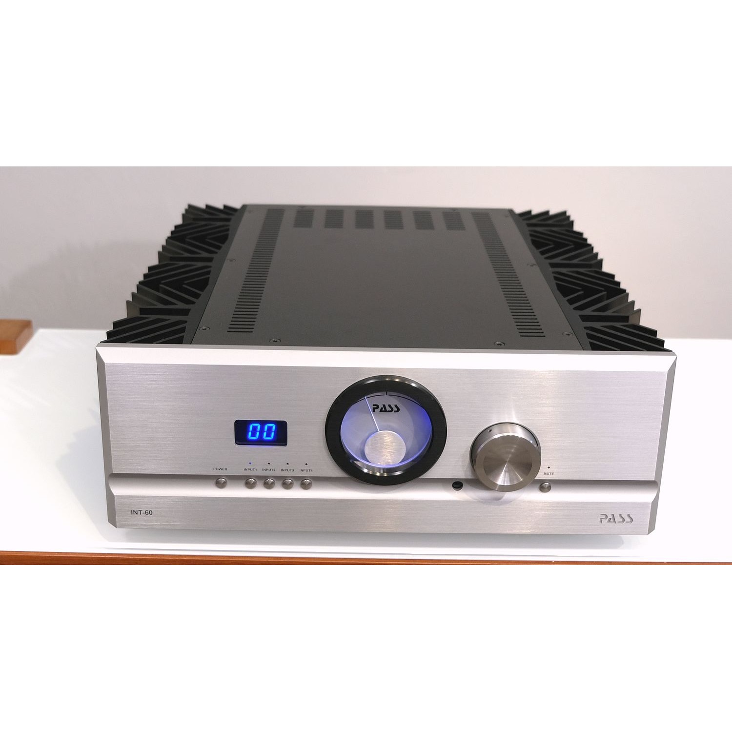 Pass Labs INT-60