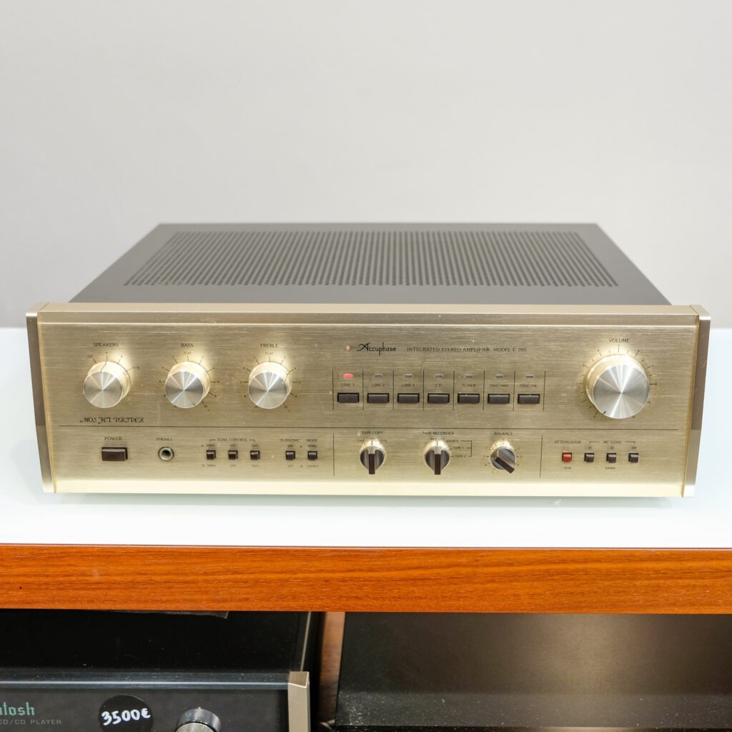 Accuphase E-205