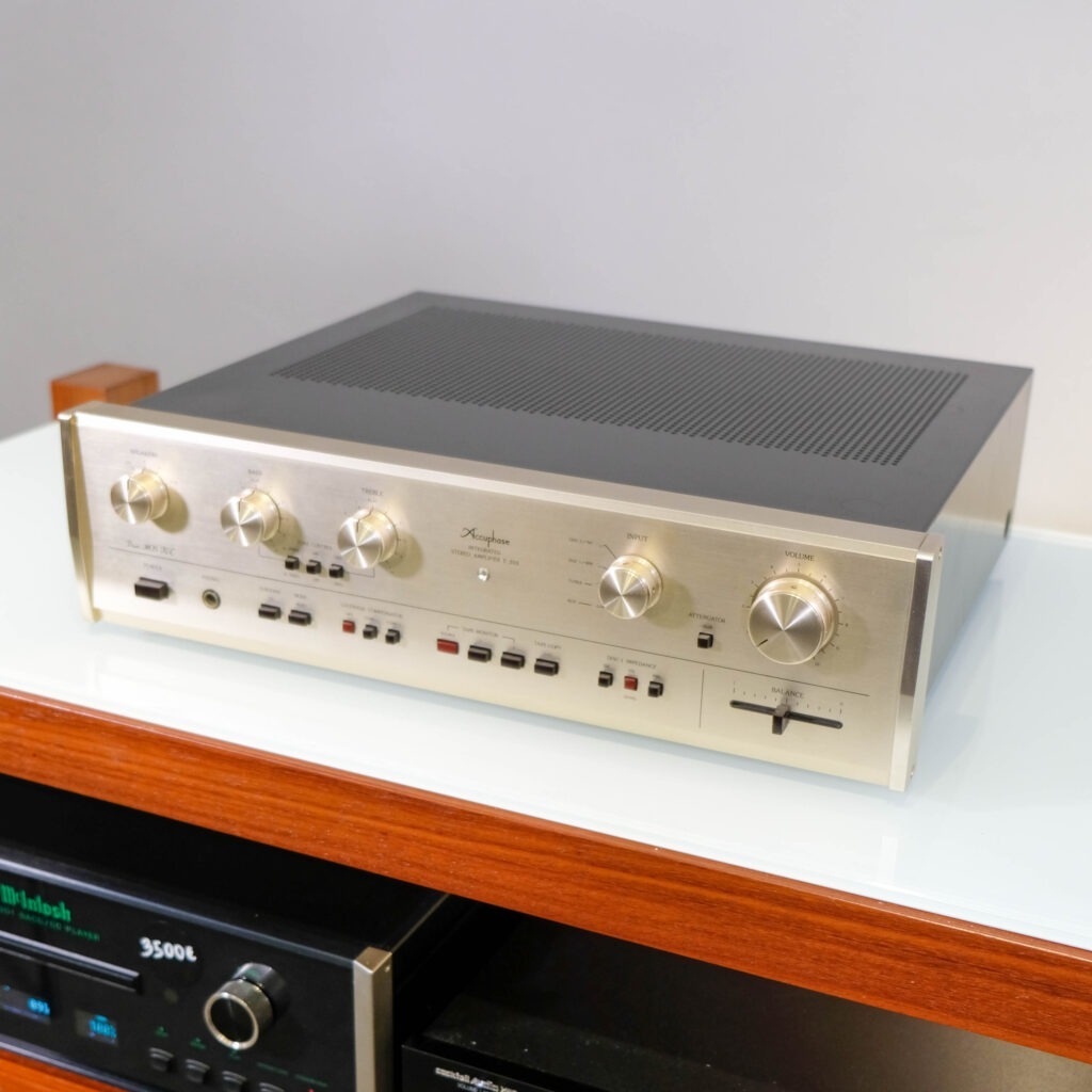 Accuphase E-203