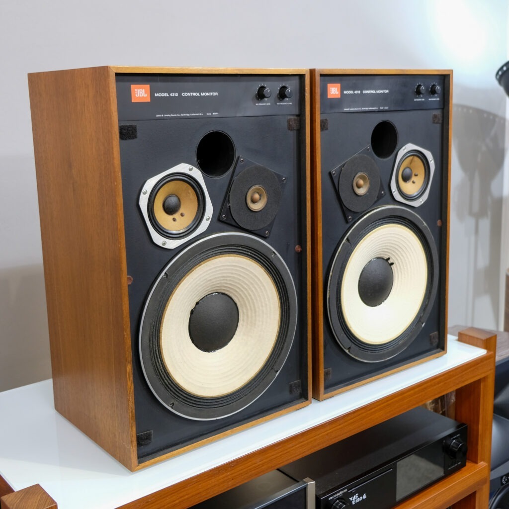 JBL 4312