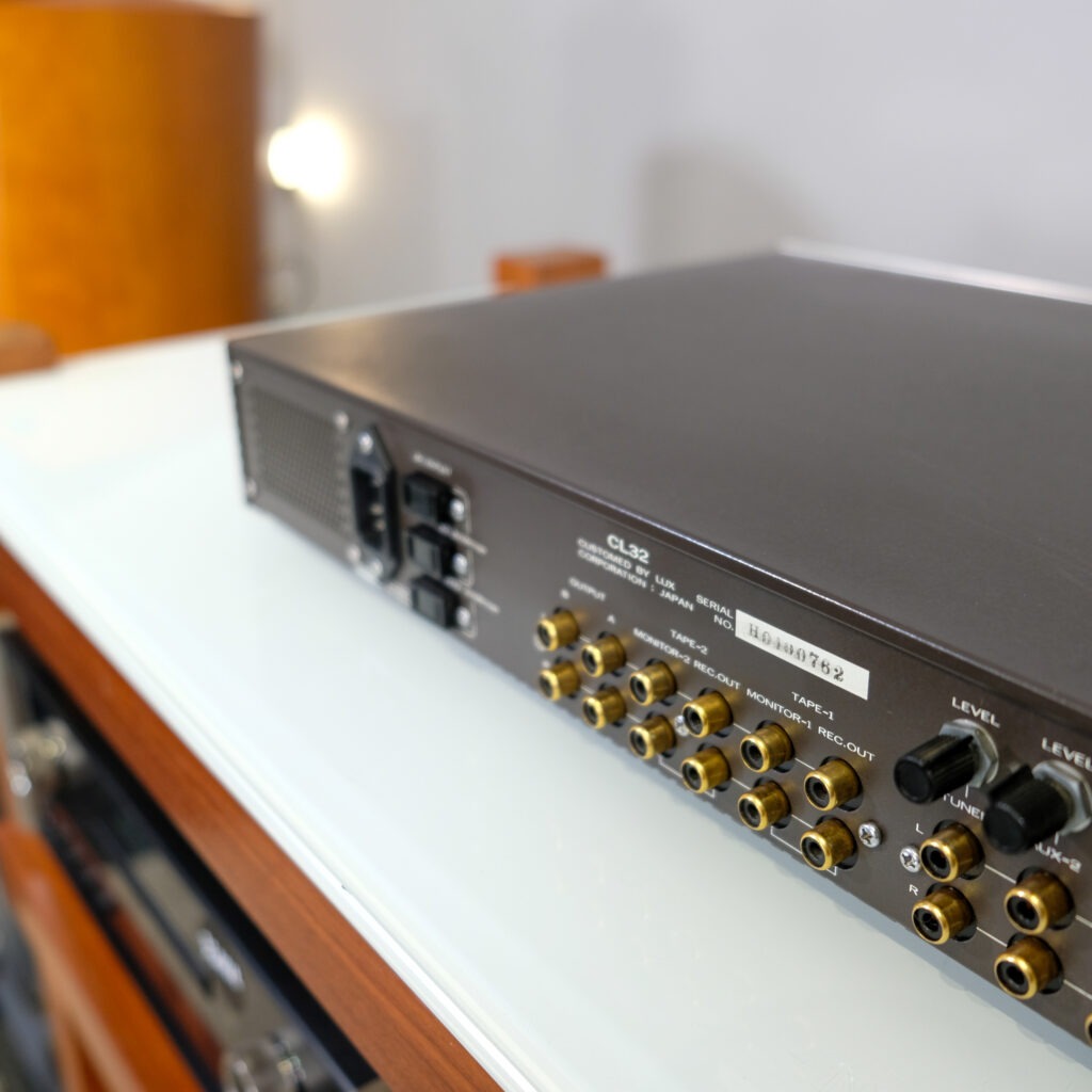 Luxman CL-32 in perfect working order Photo #4992716 - UK Audio Mart Luxman CL-32 in perfect working order Photo #4992716 - UK Audio Mart