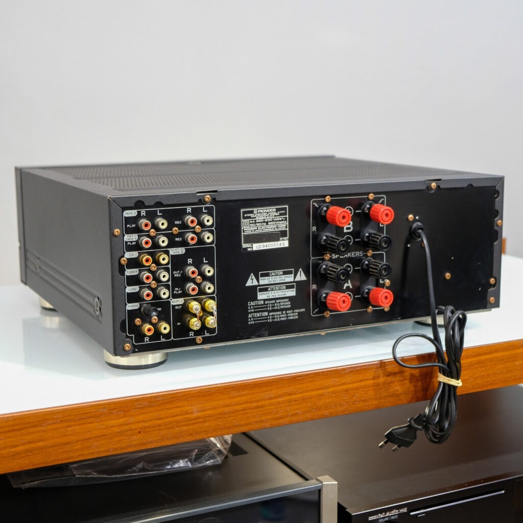 Pioneer A-777 - Audio Construction