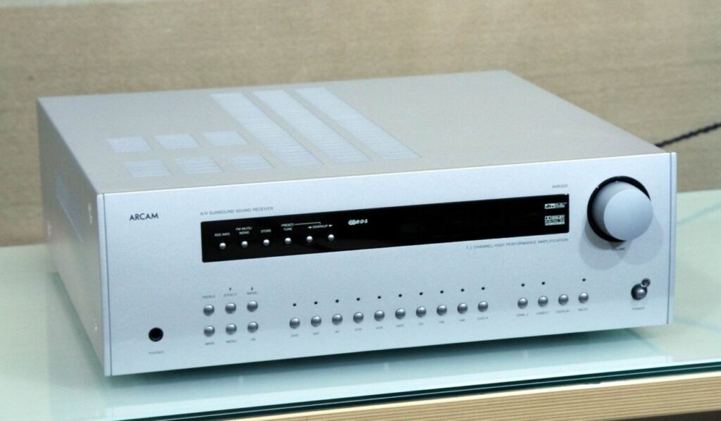 Arcam AVR 300 - 100