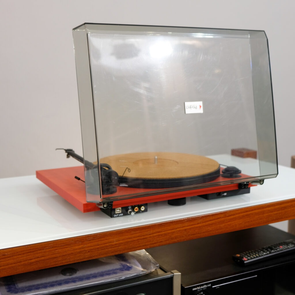 Pro-Ject Debut Carbon EVO2: il giradischi iconico dalle caratteristiche e design moderno Pro-Ject Debut Carbon EVO2: il giradischi iconico dalle caratteristiche e design moderno