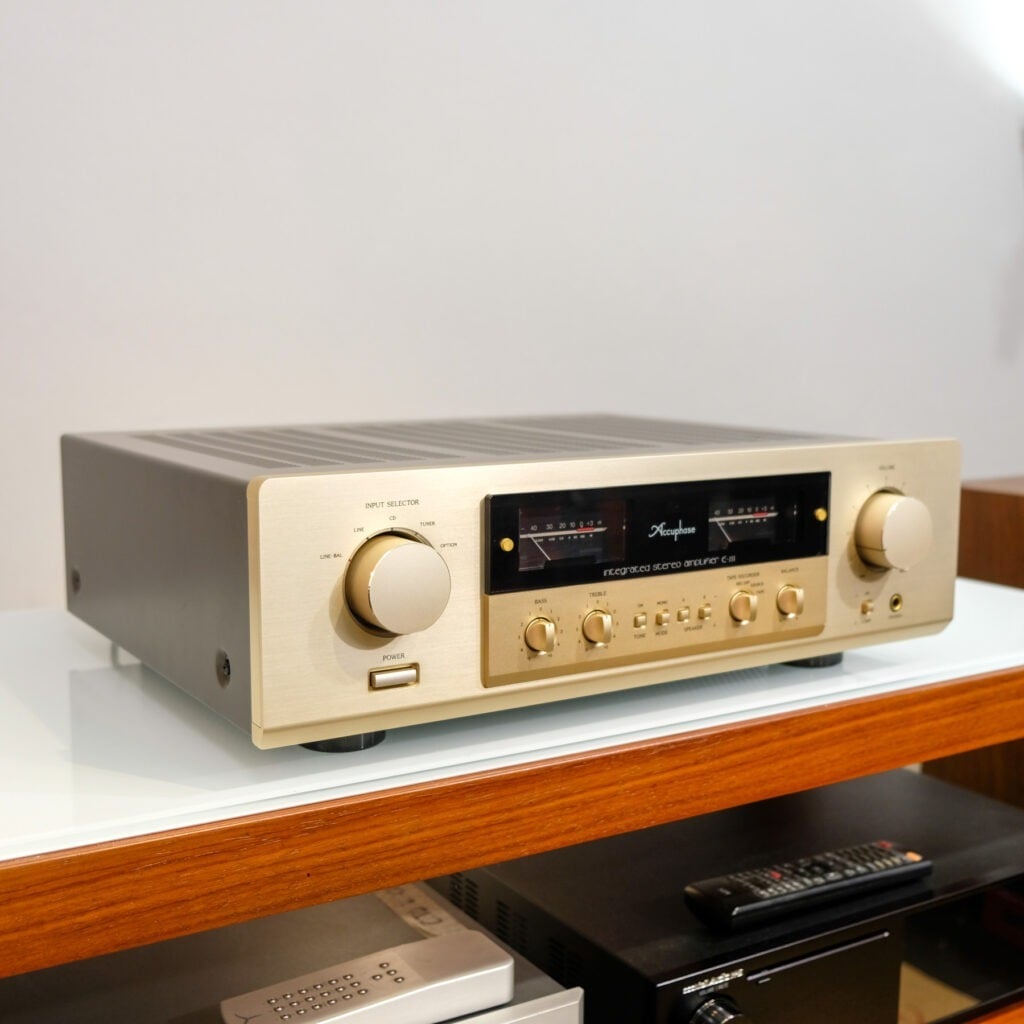 Accuphase E-211