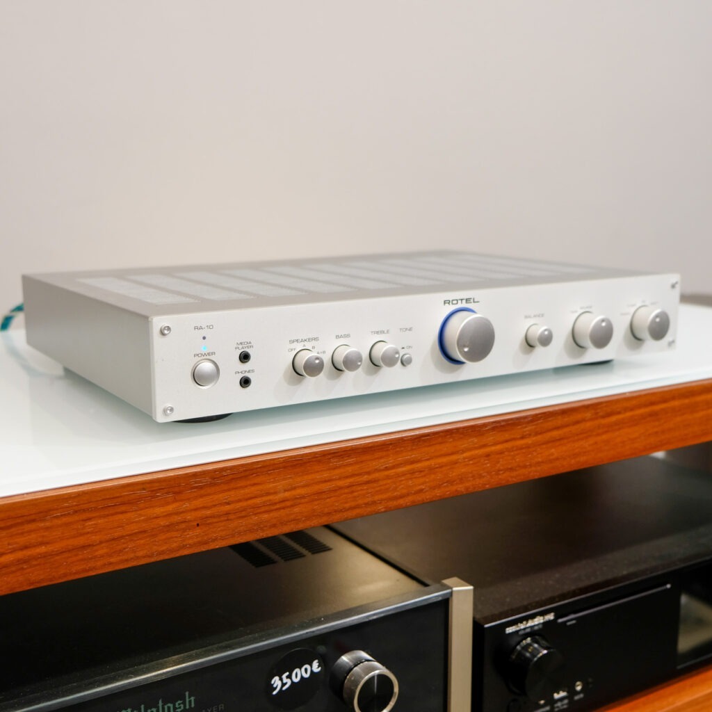 Rotel RA-10