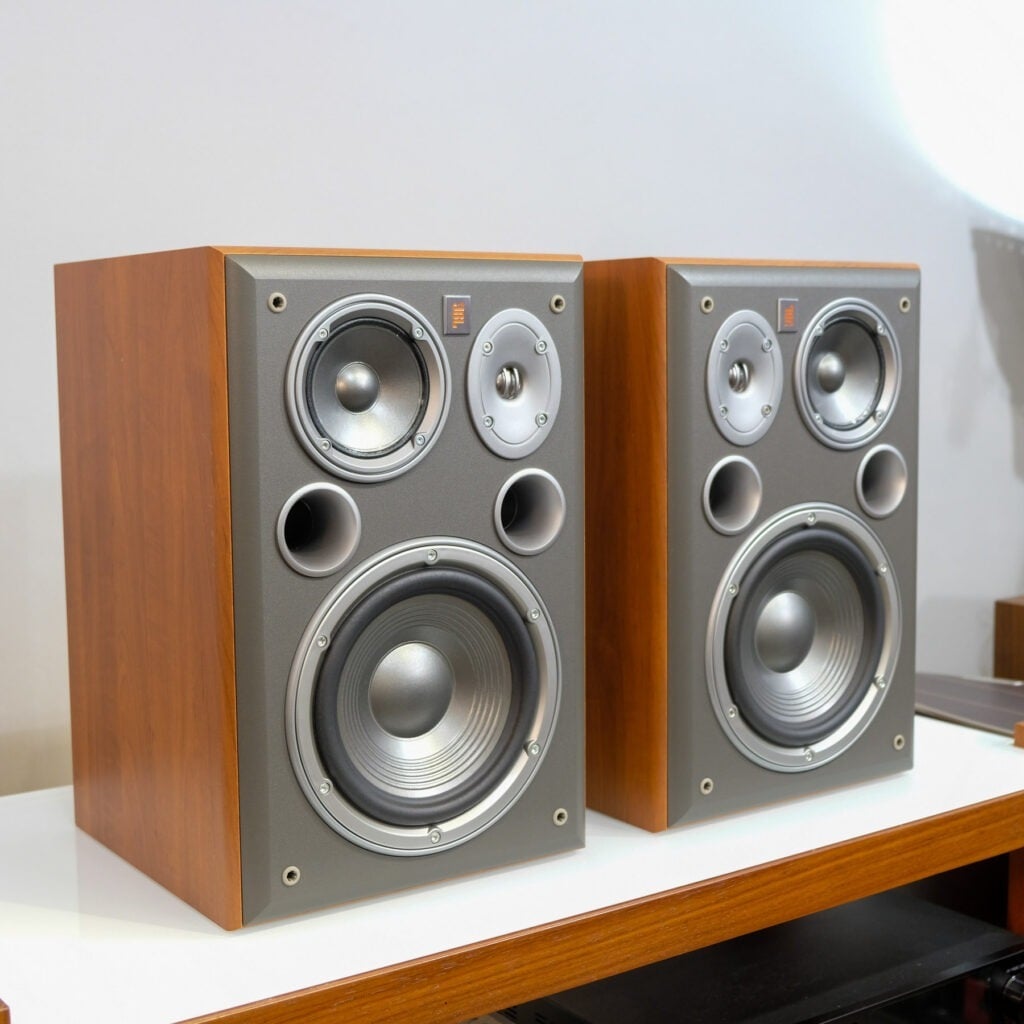 JBL E50