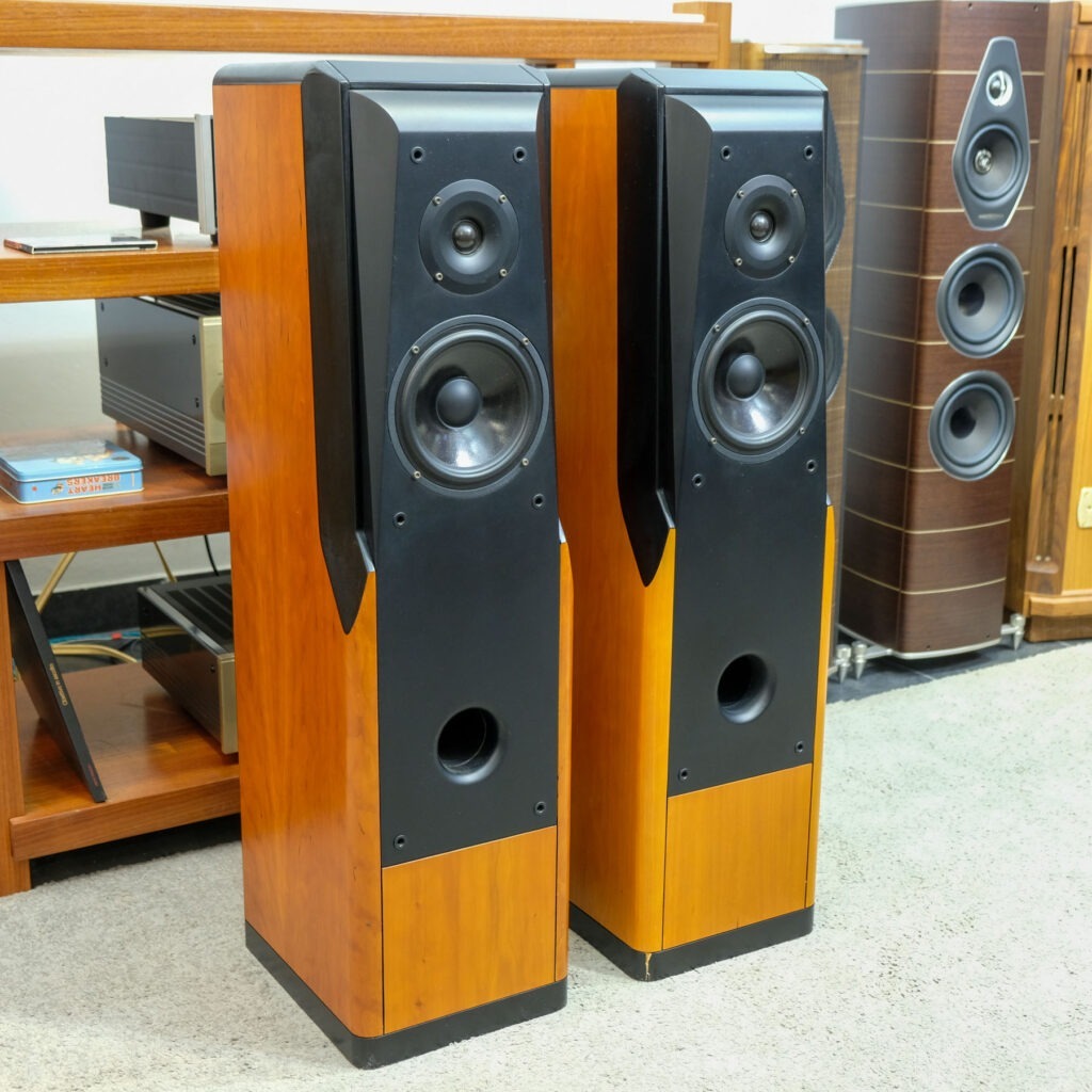 Advance Acoustic UM-40