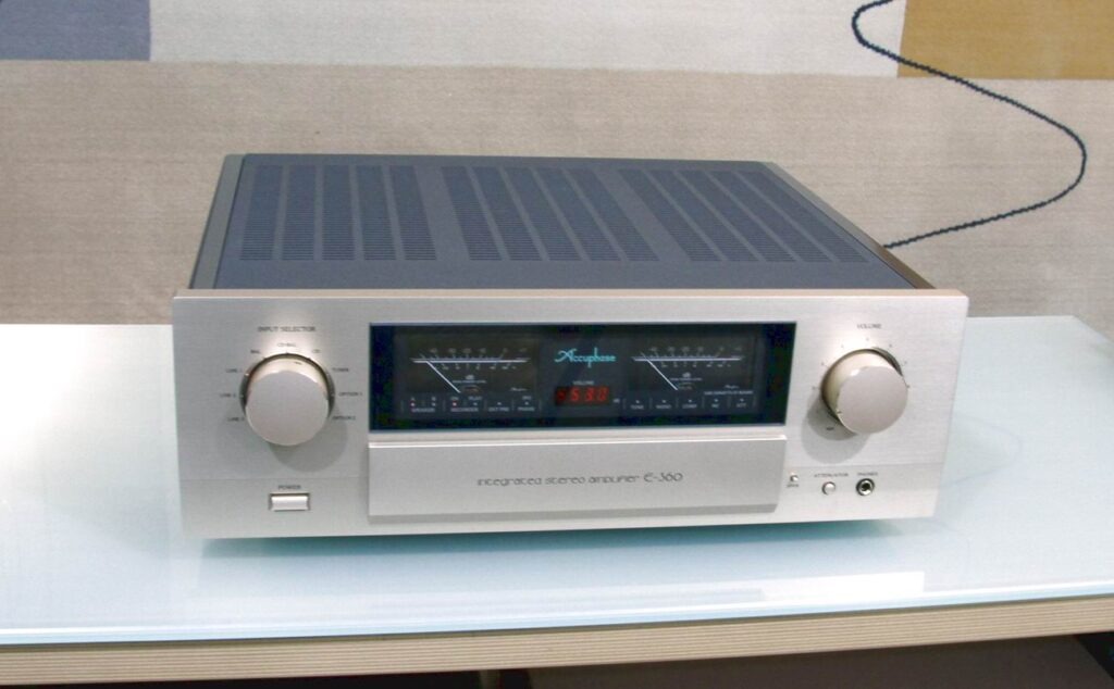 Accuphase E360