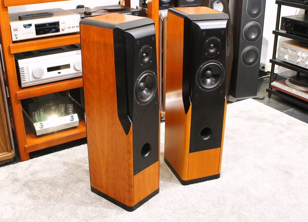 Advance Acoustic  UM 40
