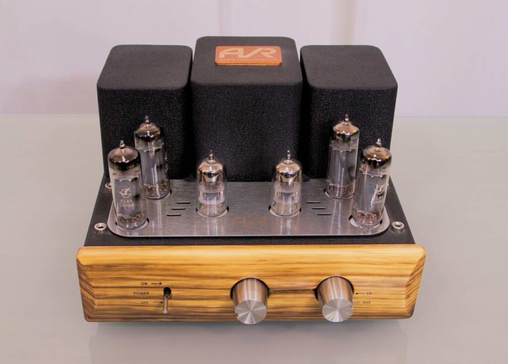 AVR  " M84 Amplifier "