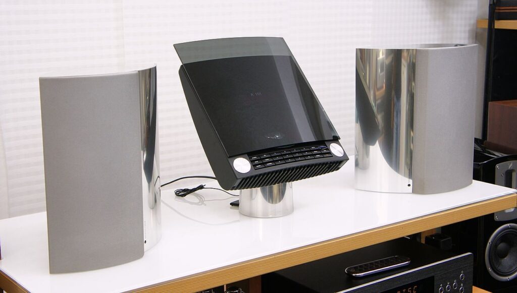 Bang & Olufsen Beosound 4  Bang & Olufsen Beocnter 2