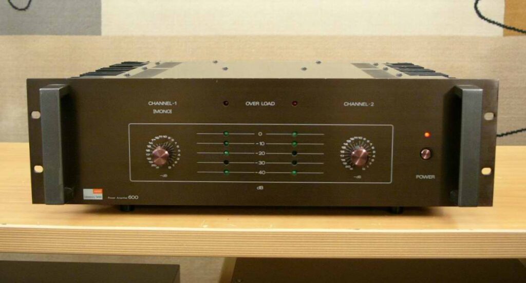 Fostex 600 Power Amplifier