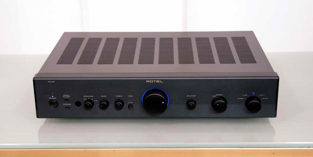 Rotel RA 06