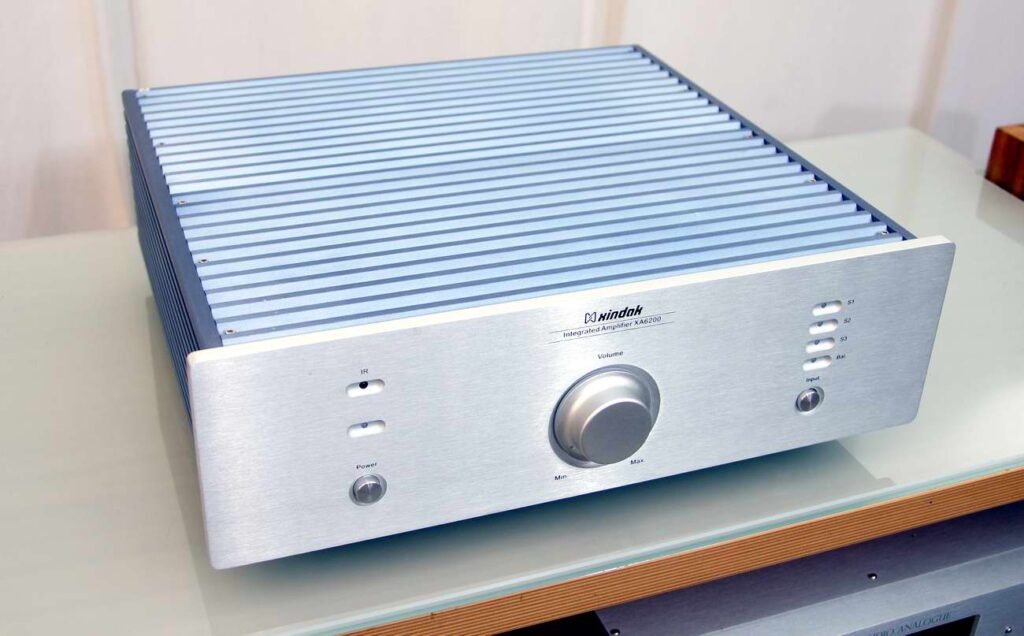 Xindak XA 6200  Ampli 100 watt Ibrido