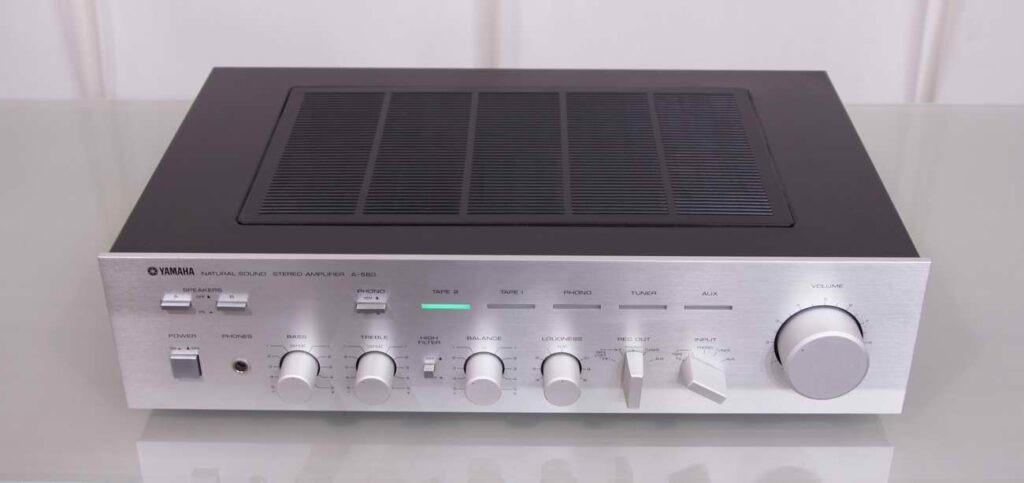 Yamaha A560
