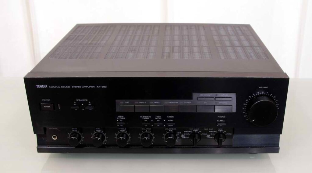 Yamaha AX900