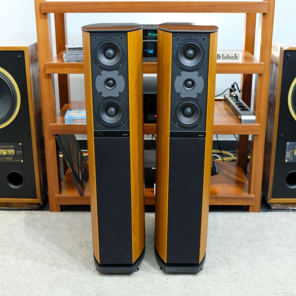 Jamo D570