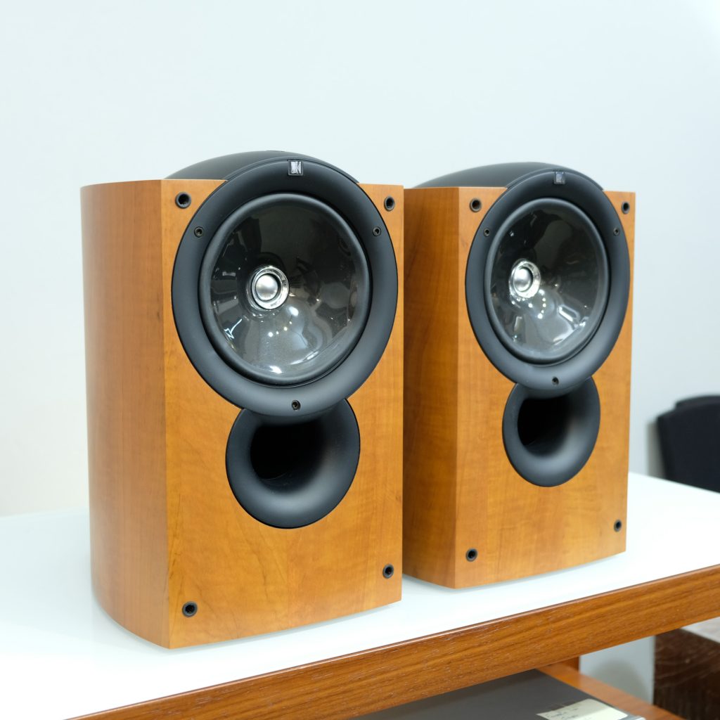 Kef Q1