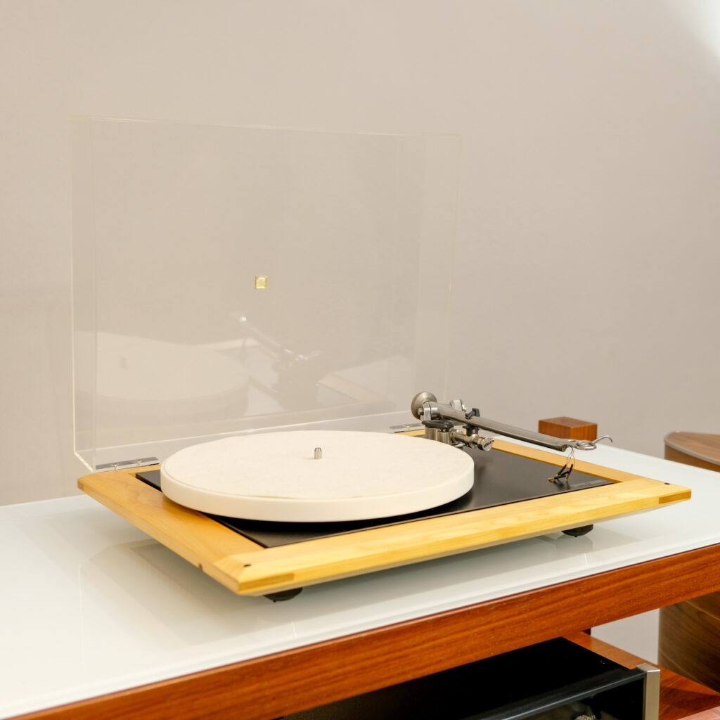 Rega P9
