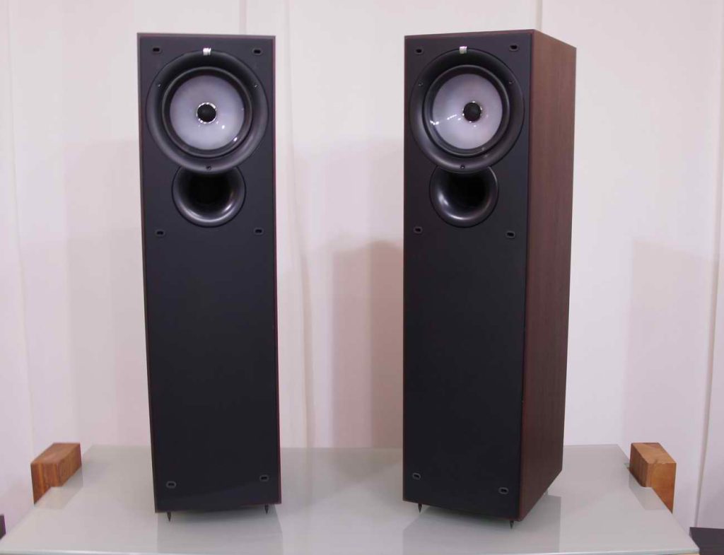 Kef Q35