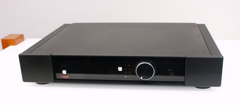 Rega Elex R
