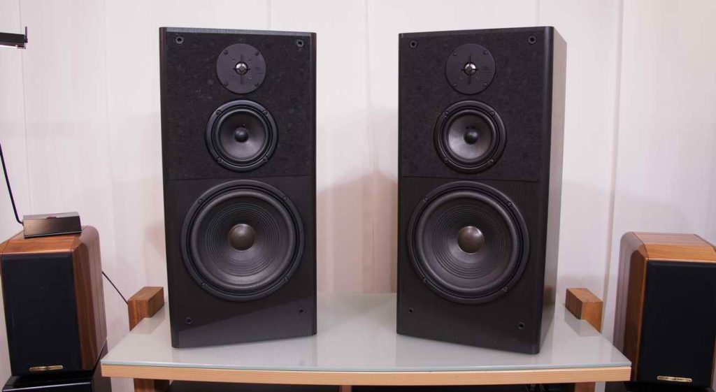 JBL LX600