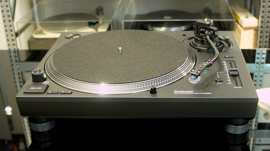 Technics SL 1210 MK7 + Stanton 750
