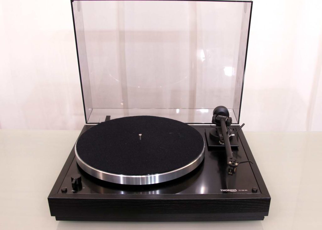 Thorens TD 166BC + Braccio Akito  Thorens TD 166BC + Braccio Rega