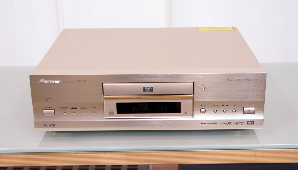 Pioneer DV 737