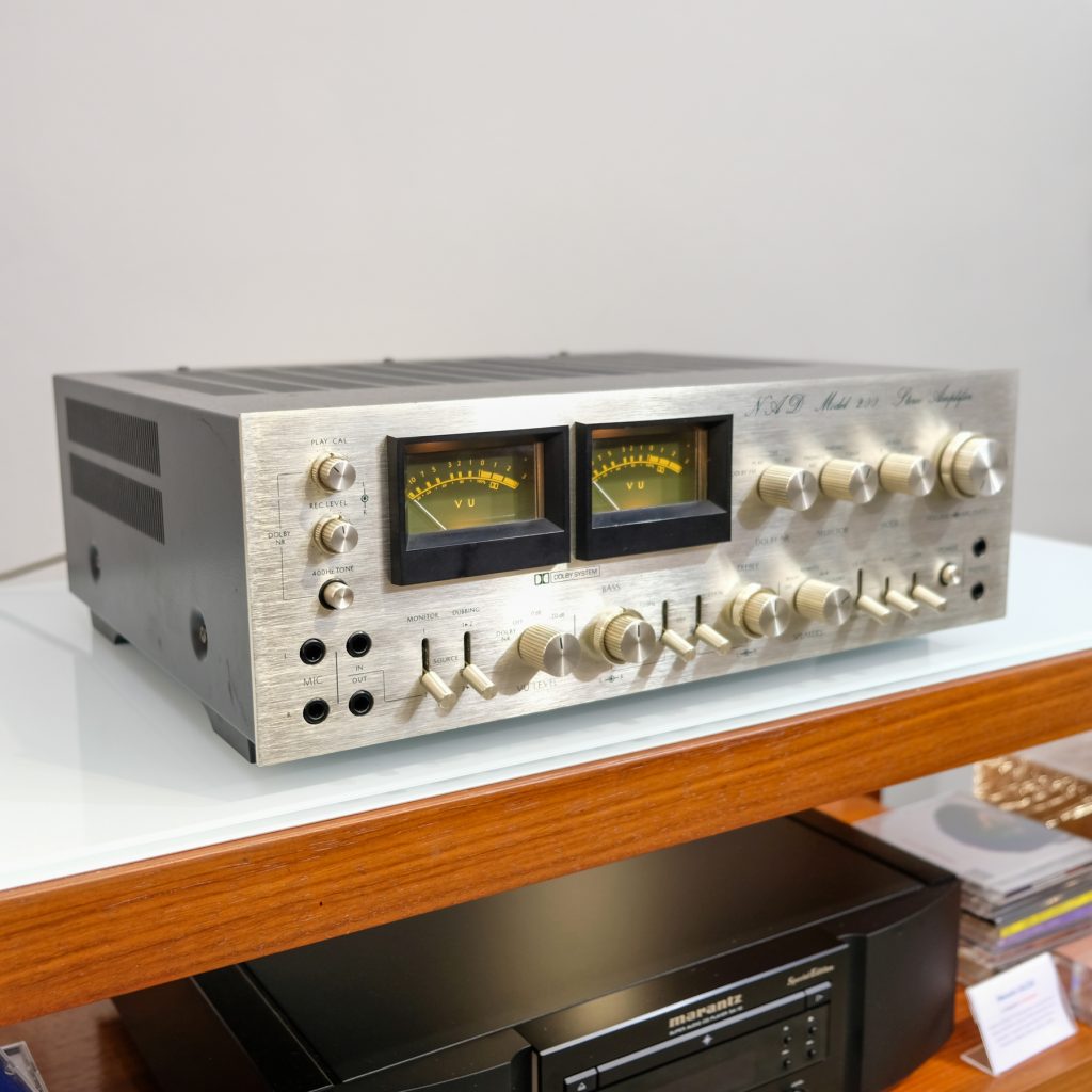 Nad Model 200