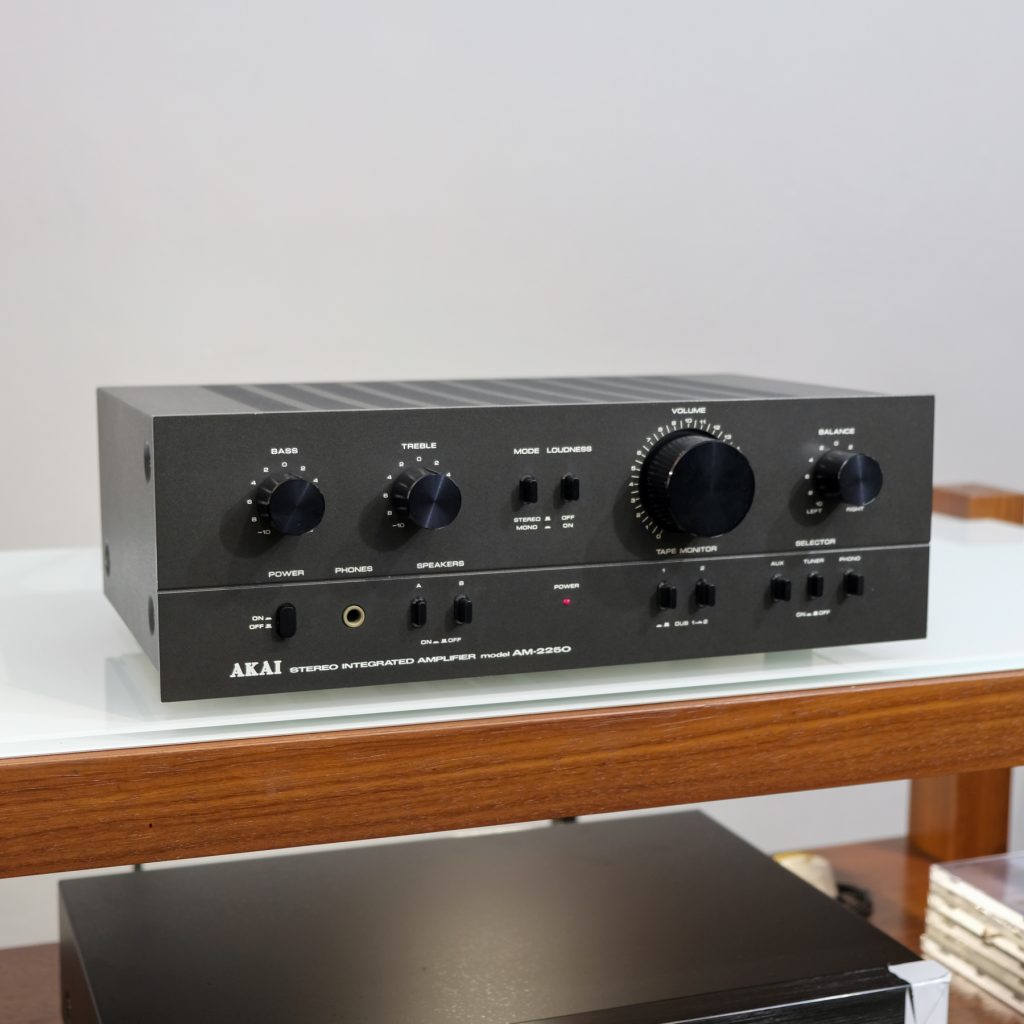 Akai AM-2250