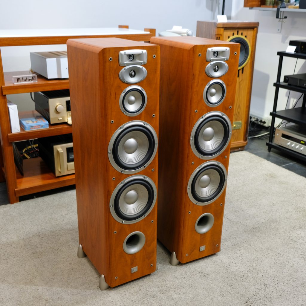 JBL Studio L890