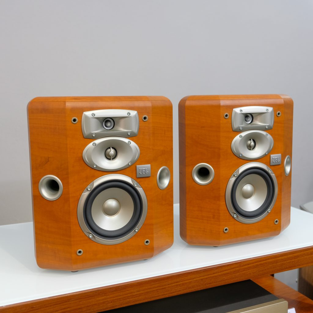 JBL Studio L810