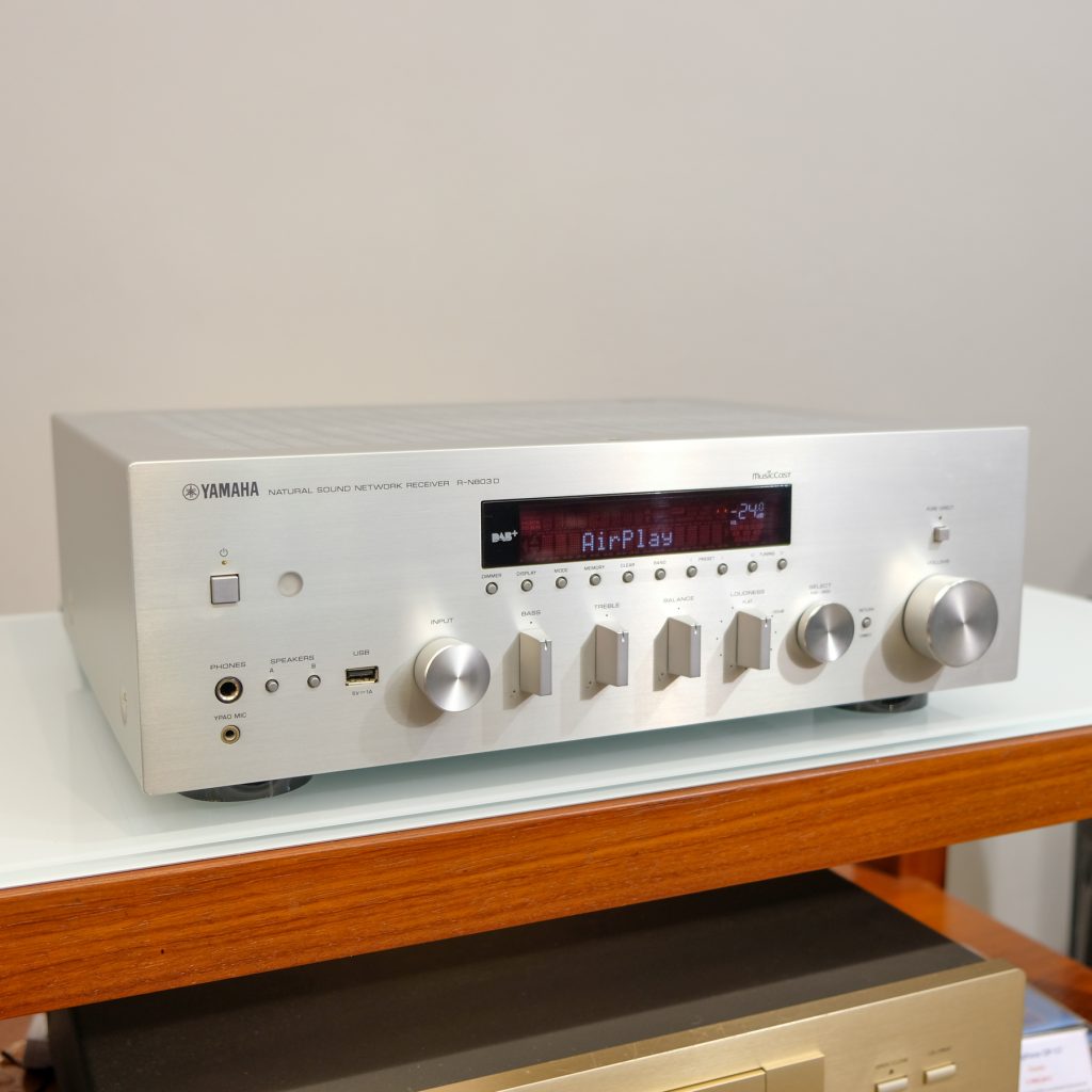 Yamaha R-N803D
