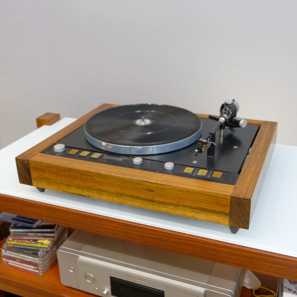 Base sólida Thorens TD126 y portacápsulas Stanton