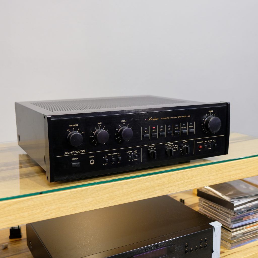 Accuphase E-205